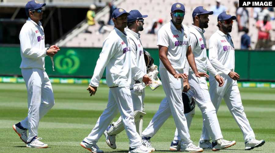 Team India to travel to Sydney together including five isolated players
